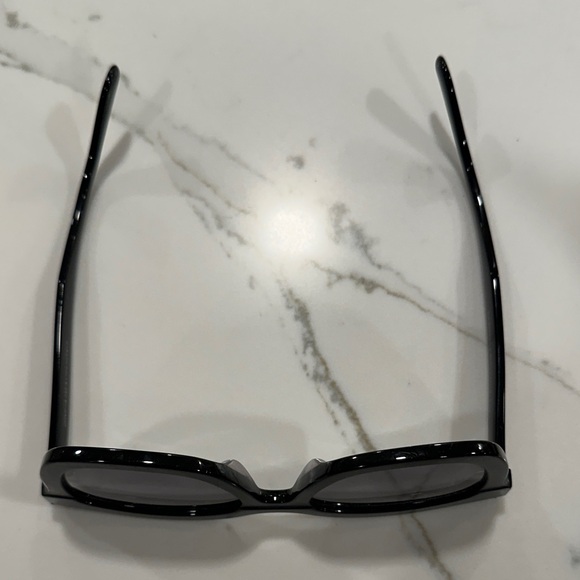 DIFF Carson Black Sunglasses - Picture 8 of 10